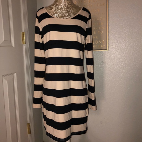 Dresses & Skirts - Casual Black and Cream dress